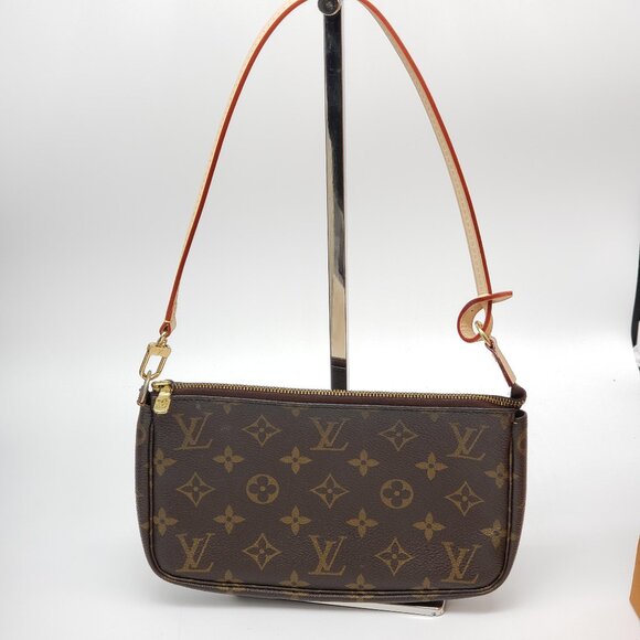 Authentic Louis Vuitton Pochette Accessories Monogram Shoulder Bag 490-120925 - Picture 2 of 15
